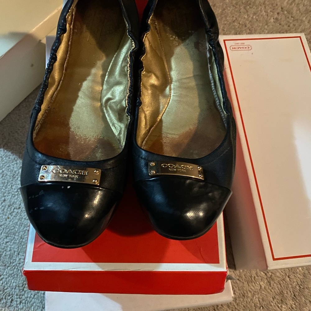 Size 8.5 black coach flats